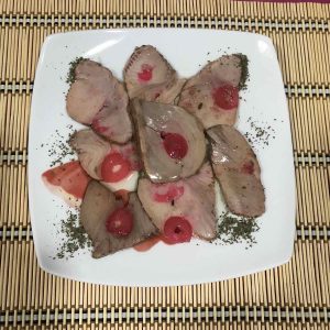 plato atún con cerezas